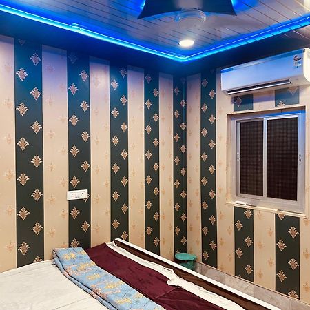Hotel Raju Homestay Ayodhya 150 Meters From Shree Ram Janmbhoomi Temple 200 Meters From Ayodhya Dham Railway Station エクステリア 写真