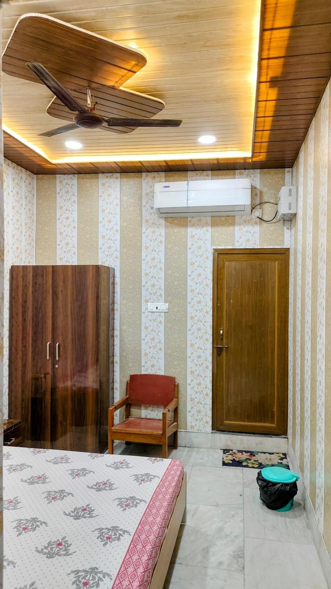 Hotel Raju Homestay Ayodhya 150 Meters From Shree Ram Janmbhoomi Temple 200 Meters From Ayodhya Dham Railway Station エクステリア 写真