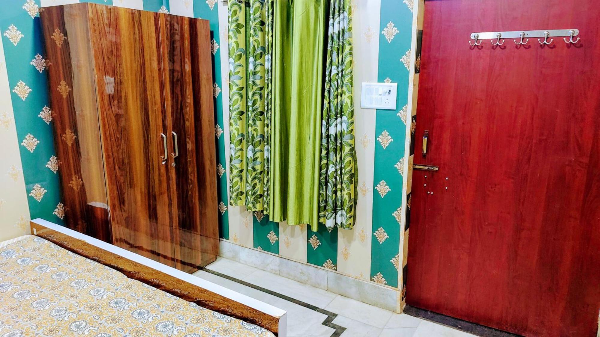 Hotel Raju Homestay Ayodhya 150 Meters From Shree Ram Janmbhoomi Temple 200 Meters From Ayodhya Dham Railway Station エクステリア 写真