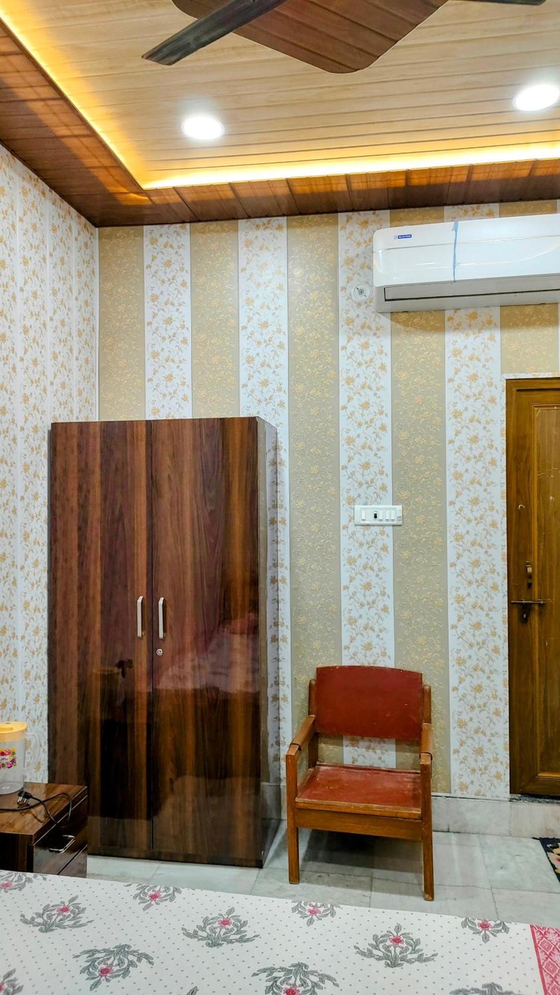 Hotel Raju Homestay Ayodhya 150 Meters From Shree Ram Janmbhoomi Temple 200 Meters From Ayodhya Dham Railway Station エクステリア 写真