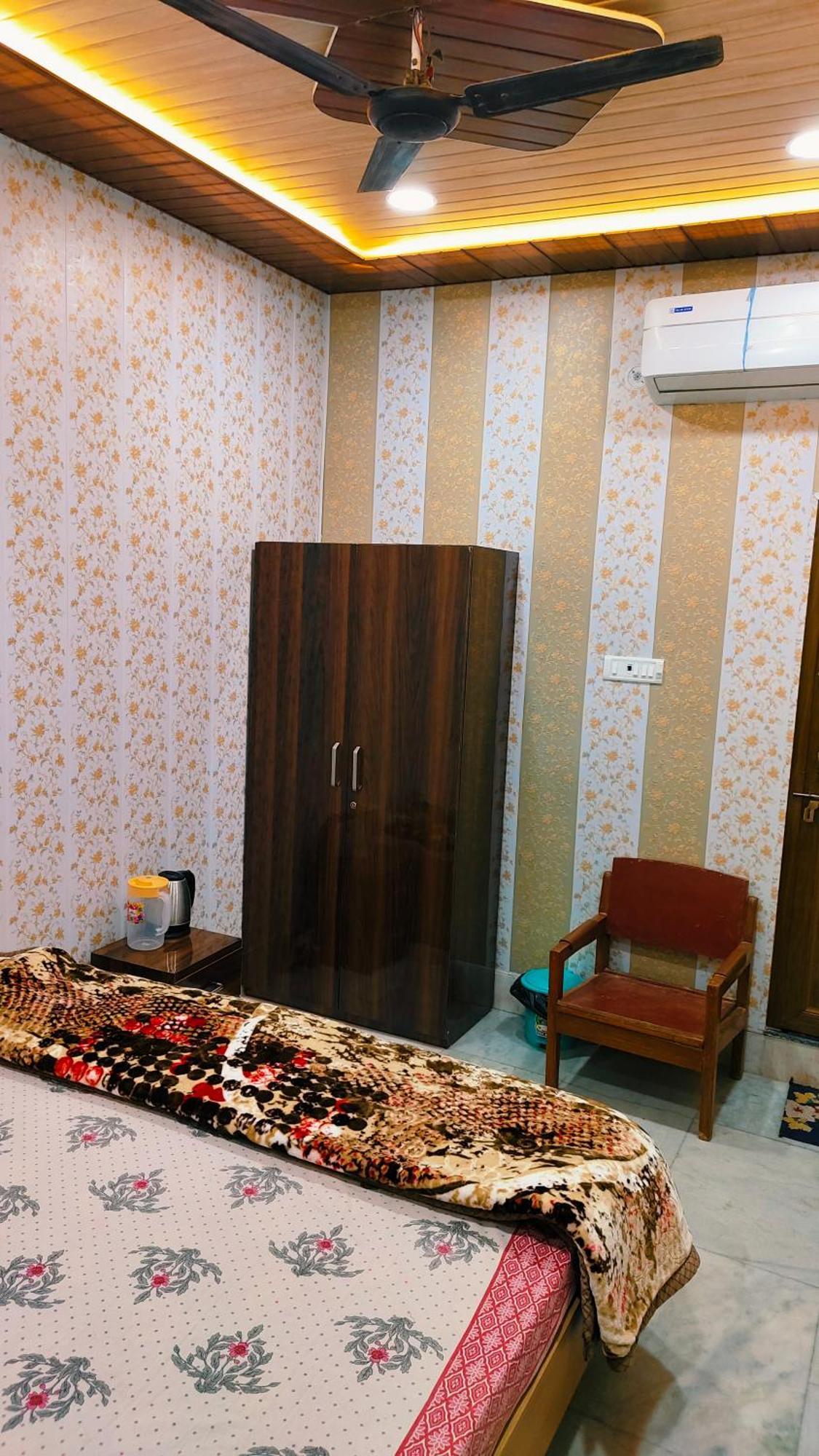 Hotel Raju Homestay Ayodhya 150 Meters From Shree Ram Janmbhoomi Temple 200 Meters From Ayodhya Dham Railway Station エクステリア 写真