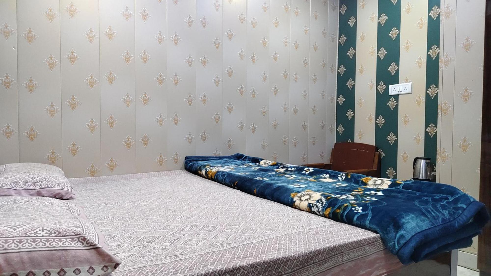 Hotel Raju Homestay Ayodhya 150 Meters From Shree Ram Janmbhoomi Temple 200 Meters From Ayodhya Dham Railway Station エクステリア 写真
