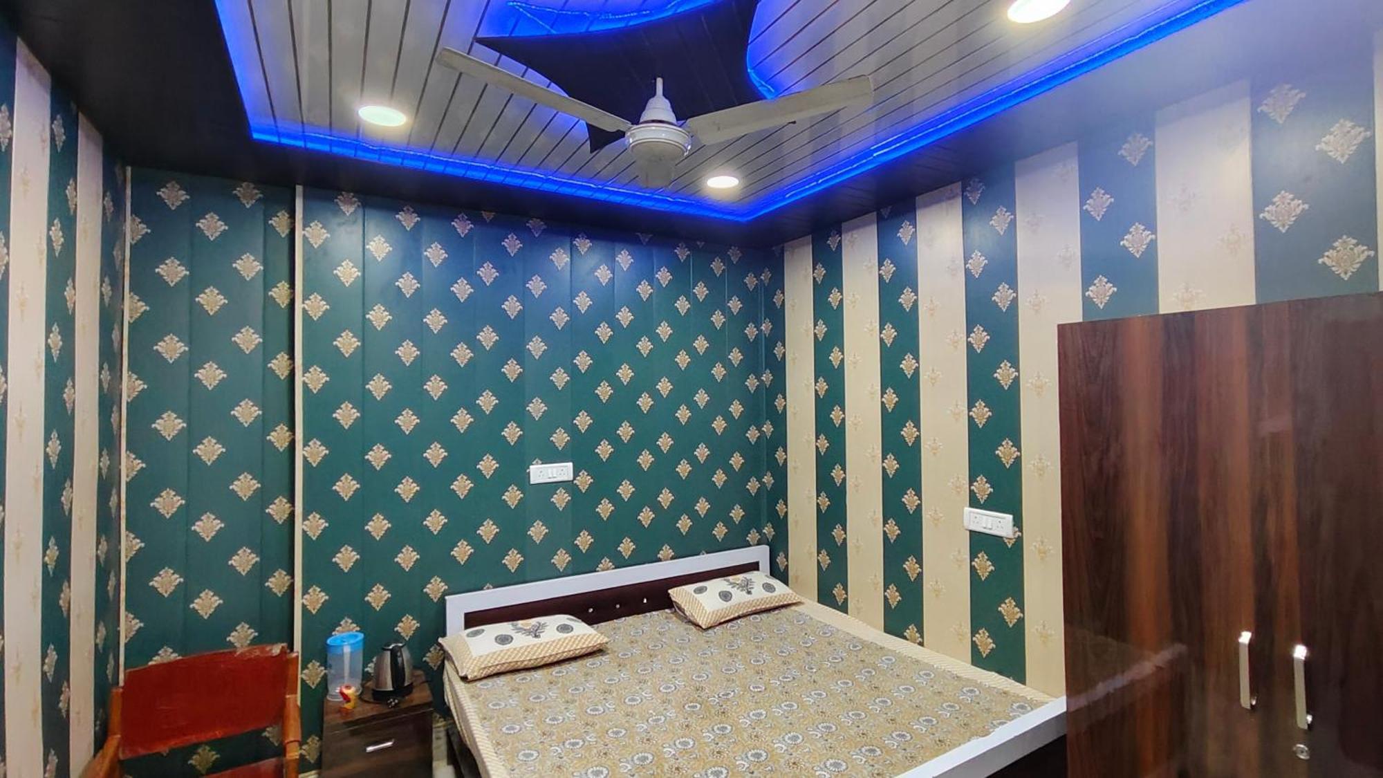 Hotel Raju Homestay Ayodhya 150 Meters From Shree Ram Janmbhoomi Temple 200 Meters From Ayodhya Dham Railway Station エクステリア 写真
