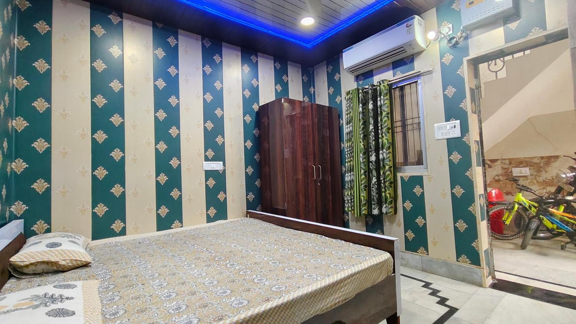 Hotel Raju Homestay Ayodhya 150 Meters From Shree Ram Janmbhoomi Temple 200 Meters From Ayodhya Dham Railway Station エクステリア 写真