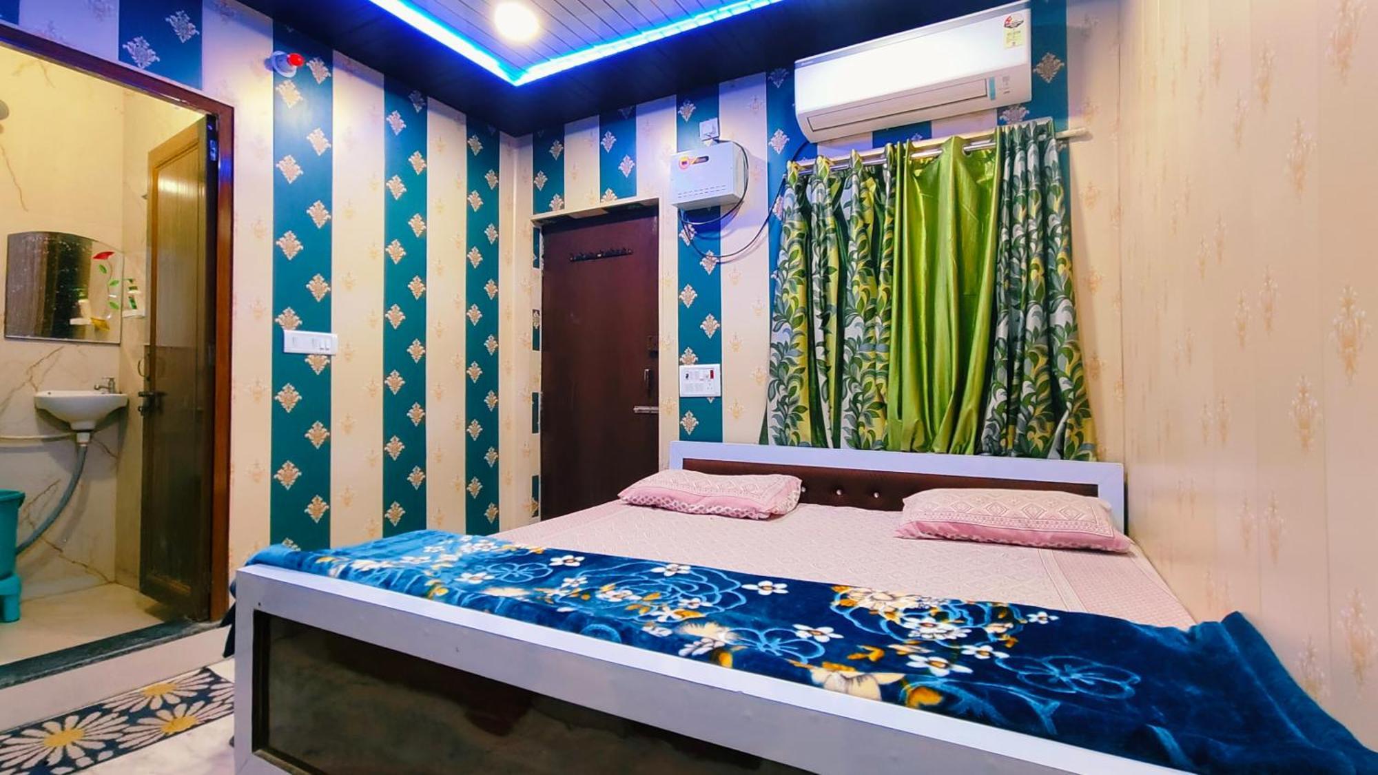 Hotel Raju Homestay Ayodhya 150 Meters From Shree Ram Janmbhoomi Temple 200 Meters From Ayodhya Dham Railway Station エクステリア 写真
